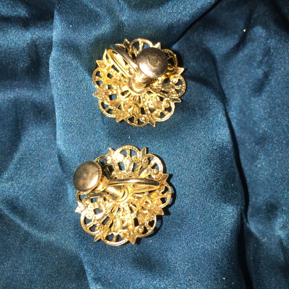 Gold tone metal stud earrings with Rhinestones - Picture 4 of 4
